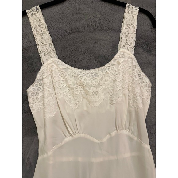 Vintage 60s Slip Sz 34 M White Rayon Nylon Crepe Bias Cut Lace Trim Back Magic - Picture 3 of 4